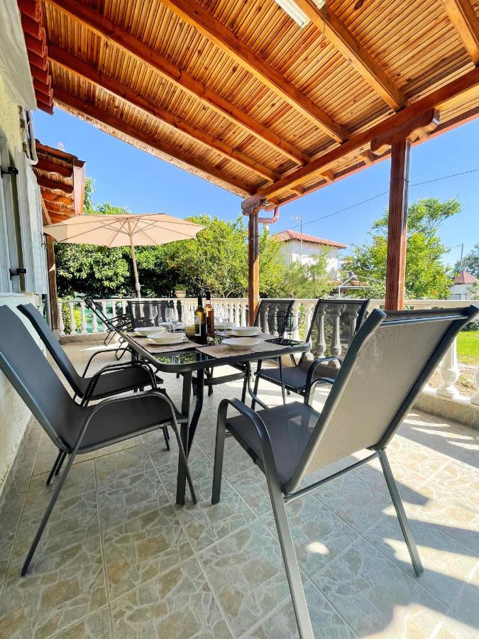 Casa Lia-Beach Front Villa Nea Kallikrateia Exterior photo